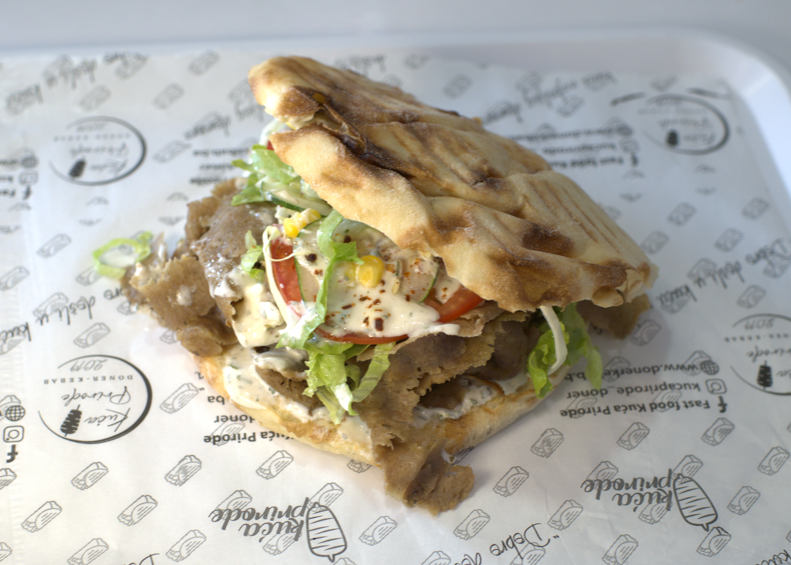 Juneći doner u lepinji